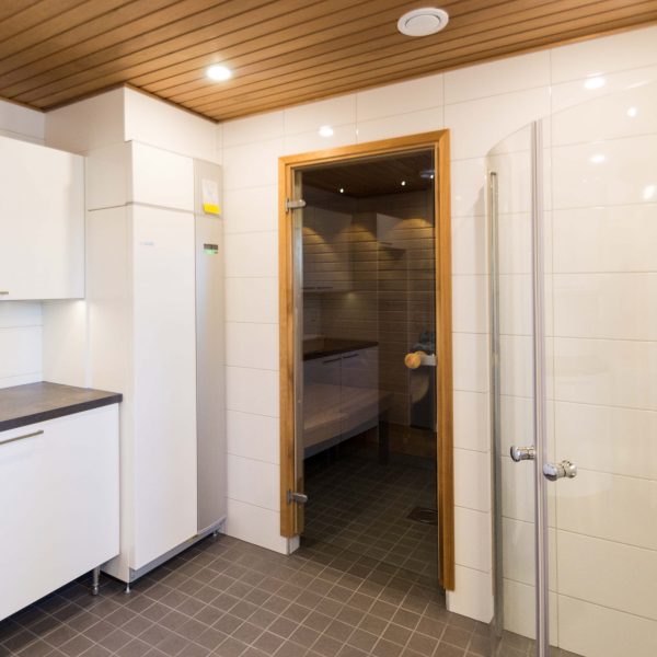 Kylpyhuone ja sauna