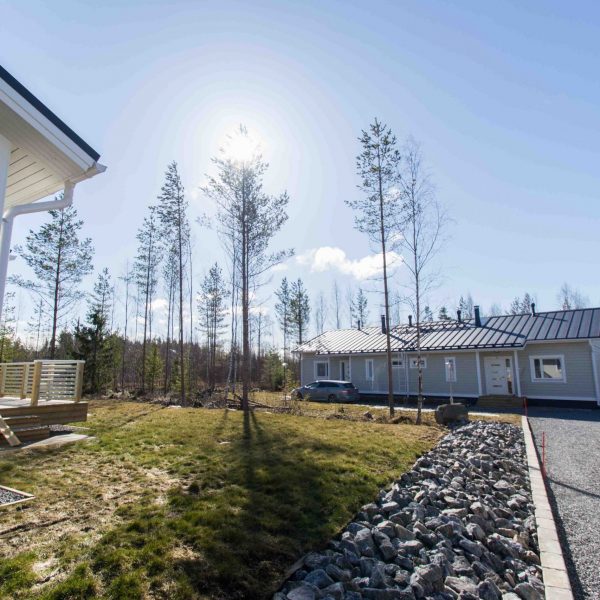 Gårdsplan med stenläggning